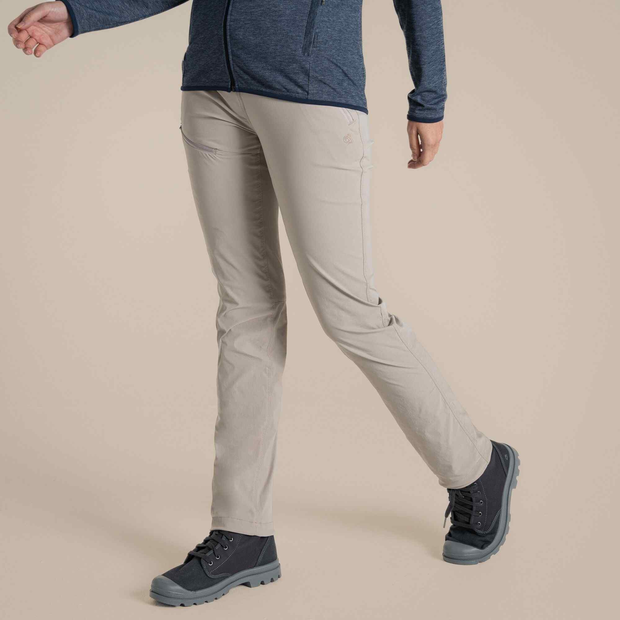 CWJ1373_KD7_01_bynder_defined_type_model_011771748974